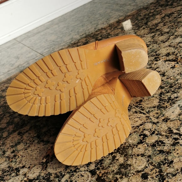 Tahari GLENN suede ankle boots - Picture 4 of 6